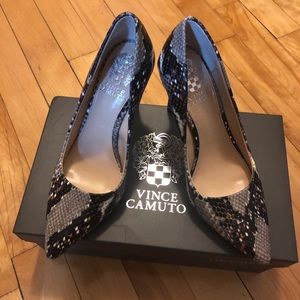 Authentic Vince Camuto shoes size 6M,